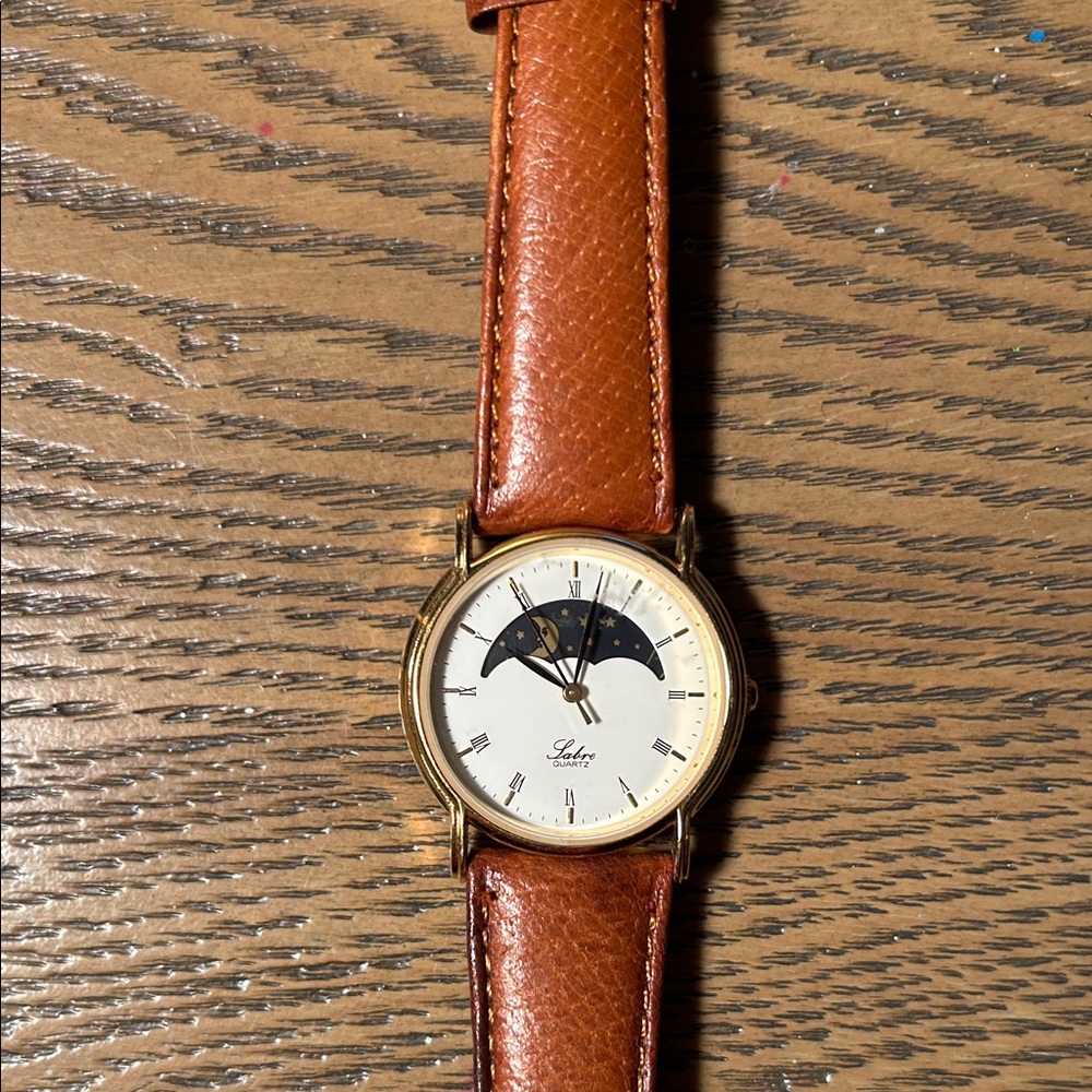Vintage LABRE Quartz Moon Phase Gold Tone Watch - Picture 8 of 9